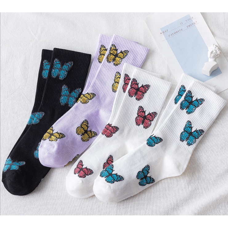 Vớ nữ cao cổ hình Bướm phong cách đường phố, trẻ trung và năng động.