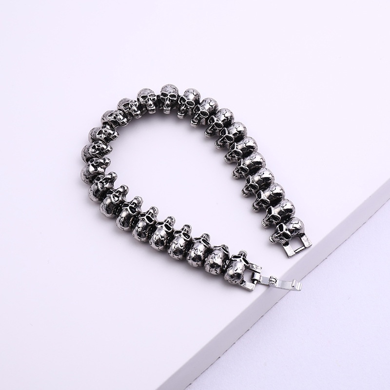 1 Vòng Tay Thép Titan Mặt Hình Đầu Lâu Cá Tính Cho Nam Nữ