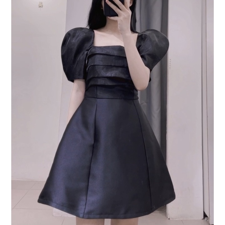 Váy xếp ngực tay bồng đen