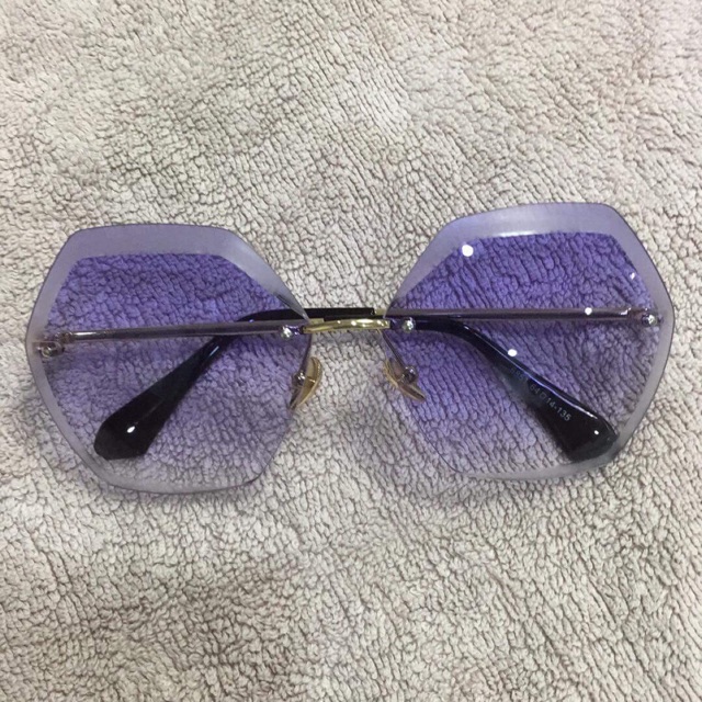 Đơn thuy ngo,Shop si Lê trang chuyên sỉ và lẻ tất cả các mặt hàng thời trang nam nữ và bé đẹp độc lạ.