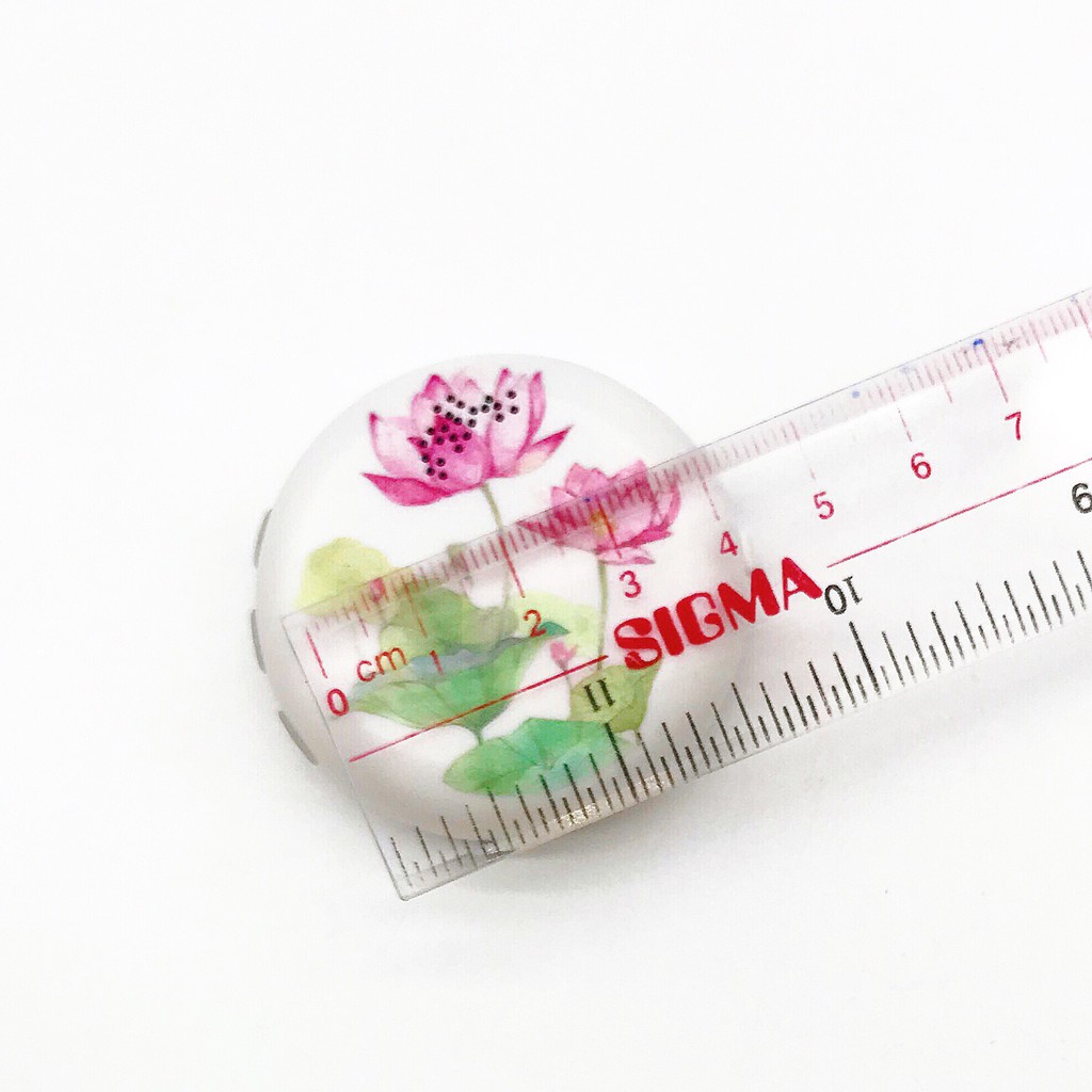 Máy nghe kinh hình tròn trắng có họa tiết hình hoa sen phong thủy có thể đeo trên người