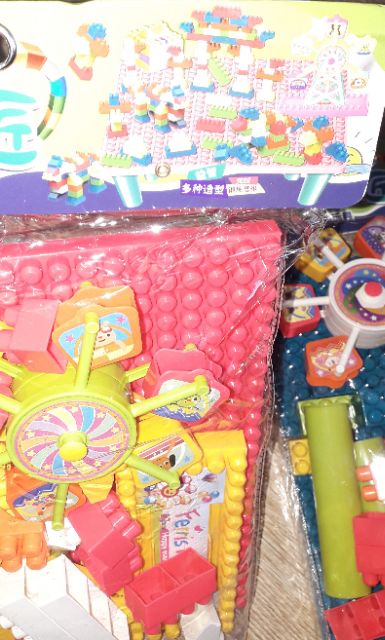 Sét lắp ráp mô hình trò chơi đu quay bằng nhựa rất đẹp