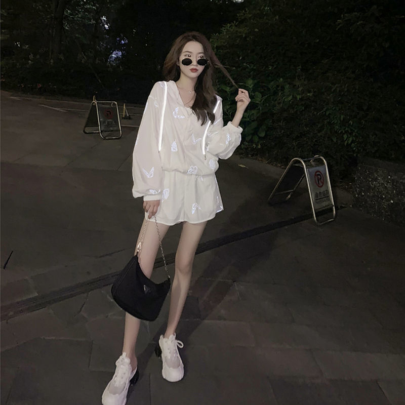 Áo khoác tay dài/Quần short cá tính phong cách Hàn Quốc cho nữ