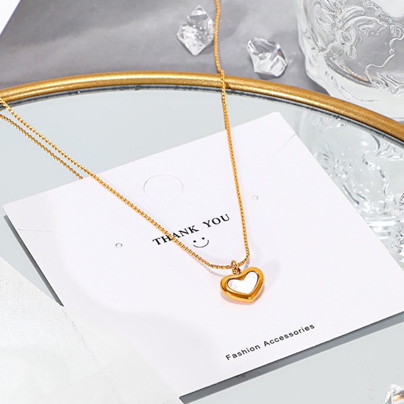 dây chuyền titan nữ Mặt dây chuyền trái tim bằng vàng 18k Vòng cổ của nữ Phụ kiện thời trang đơn giản dễ thương
