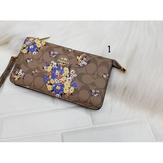 Ví Cầm Tay Coach Pouch Bloom 3 Space 3ruang Code 840