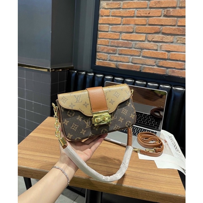 Túi kẹp nách đeo chéo lv