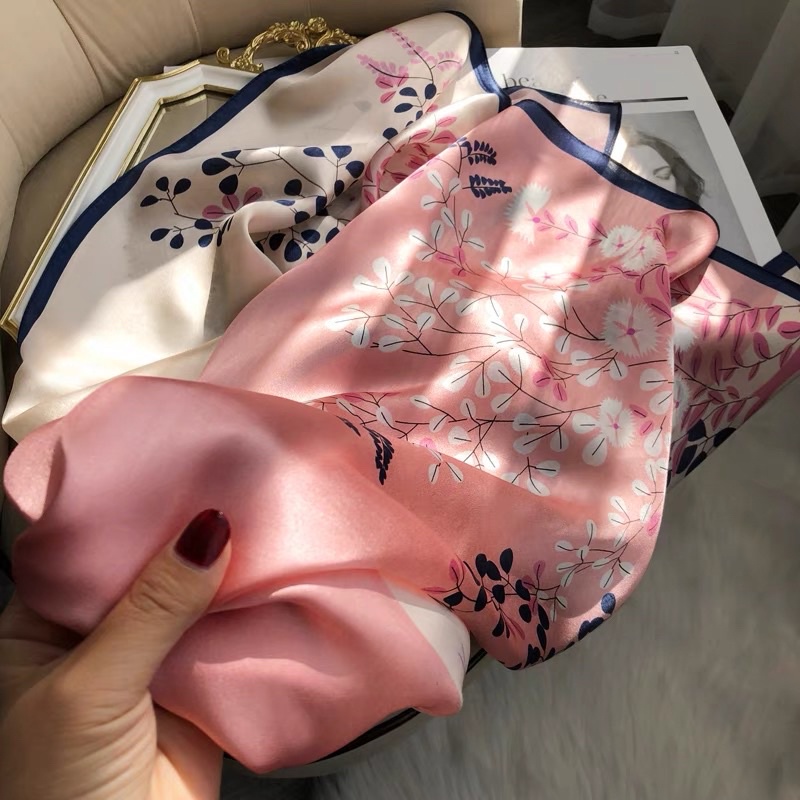 Khăn Lụa Dài Cao Cấp Hoạ Tiết Hồng Phấn Phối Hoa Nhí Nhẹ Nhàng Tinh Tế