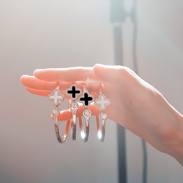 Vòng Tay Nữ Hình Chữ Thập Đính Đá Kiểu Đơn Giản Style Hàn Quốc | BigBuy360 - bigbuy360.vn