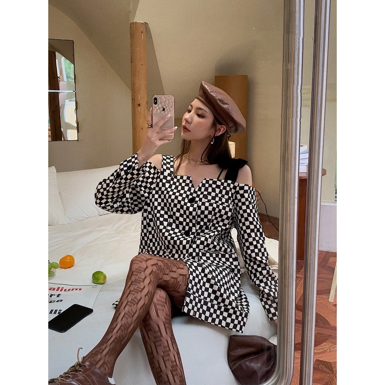 Đầm 2 dây trễ vai kẻ sọc caro bàn cờ đen trắng hở xương quai xanh có cài nút ulzzang