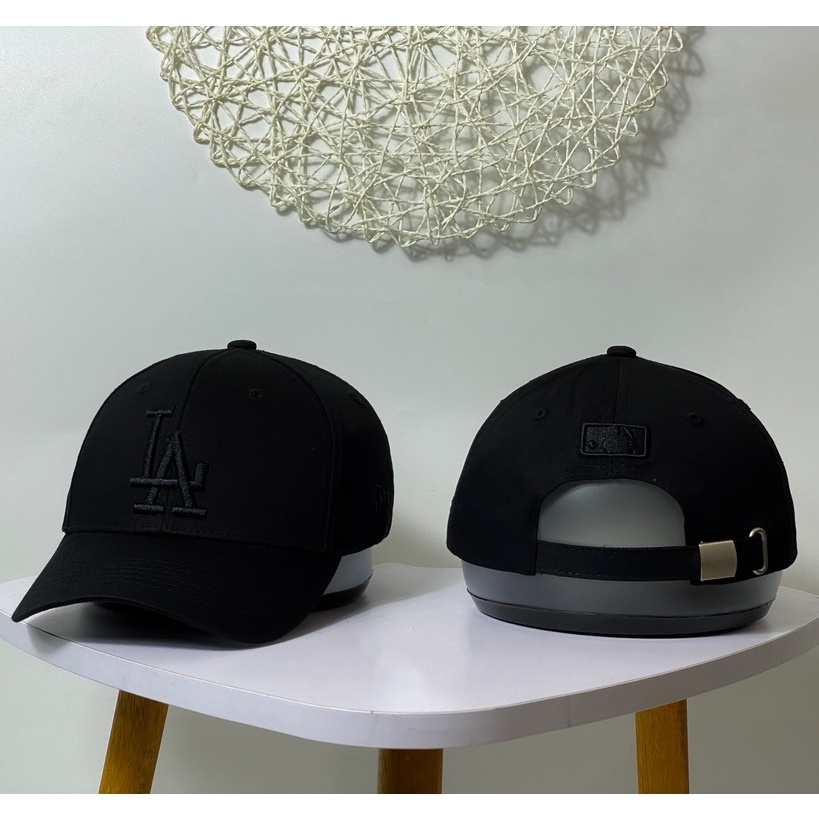 Nón lưỡi trai LA đen logo đen thêu 3D tinh tế dành cho mọi lứa tuổi Free size