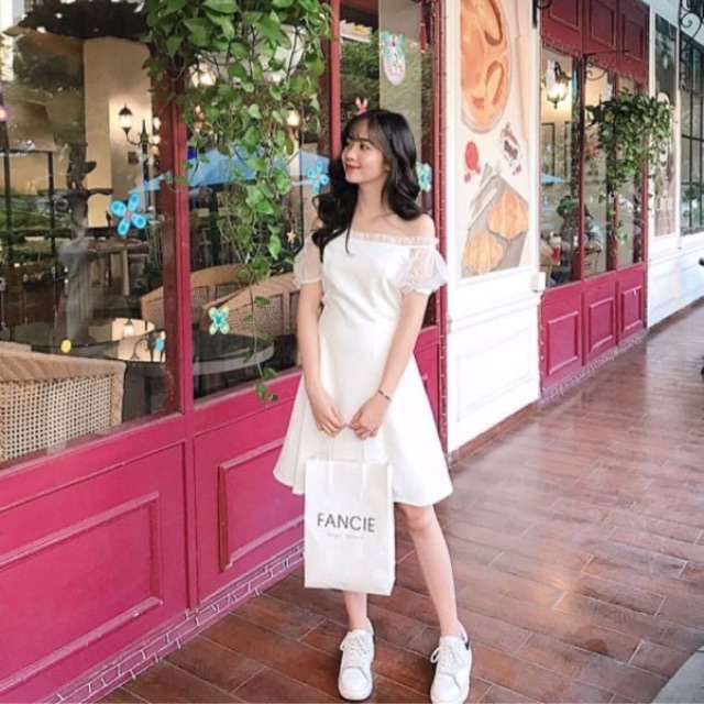 Đầm trắng dự tiệc bẹt vai tay đính ngọc siêu xinh