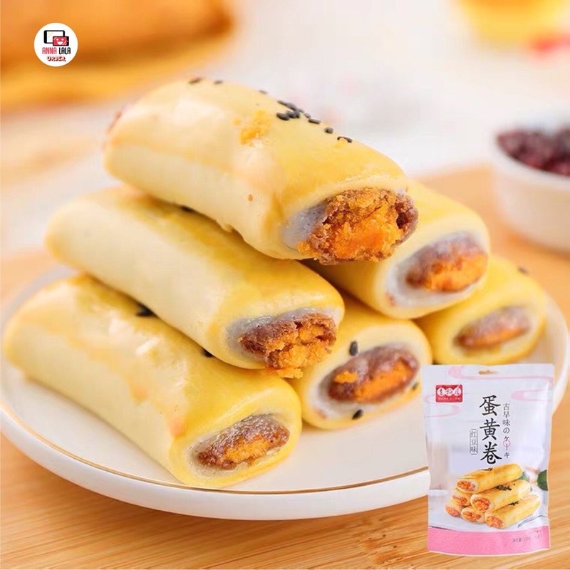 Bánh nướng cuộn trứng muối 11k/ 2 cái