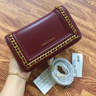 Túi chữ C viền xích vàng dây xích hơi bị han lỗi size 19