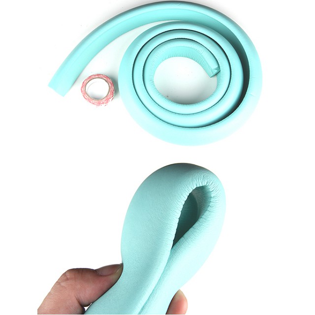 Cuộn dây xốp bọc mép bàn, bọc mép thành giường, mép tủ dài 2m an toàn cho bé