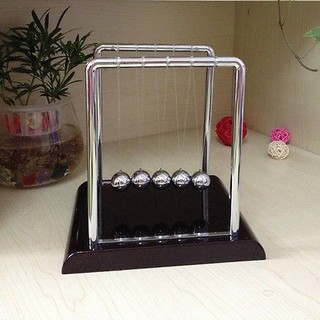 Con lắc Newton cân bằng để bàn