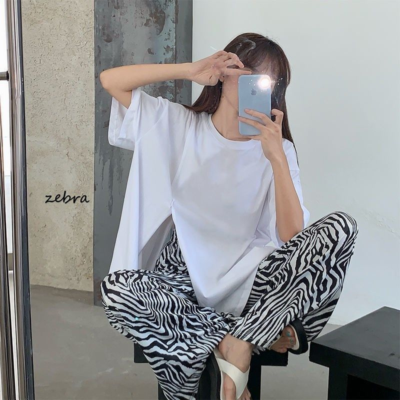 Set Áo Thun Ngắn Tay Xẻ Tà + quần ống rộng Họa Tiết Ngựa Vằn Phong Cách Hàn Quốc Mới Cho Nữ