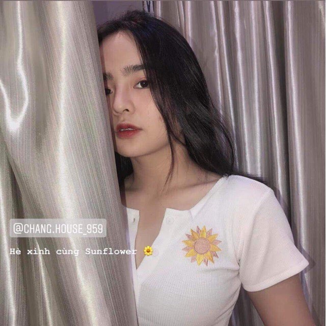 Áo croptop cài nút hoa cúc siêu hot