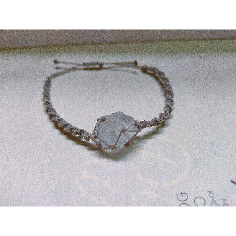 Vòng tay đá celestine thiên nhiên đan macrame