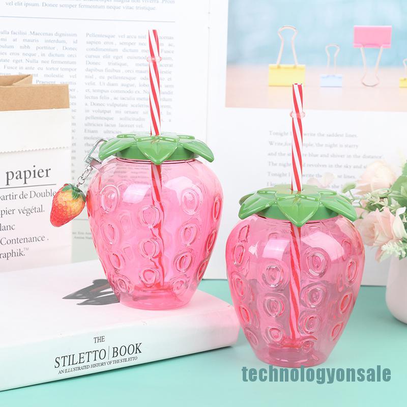 Bình Nước Nhựa In Hình Quả Dâu Dễ Thương