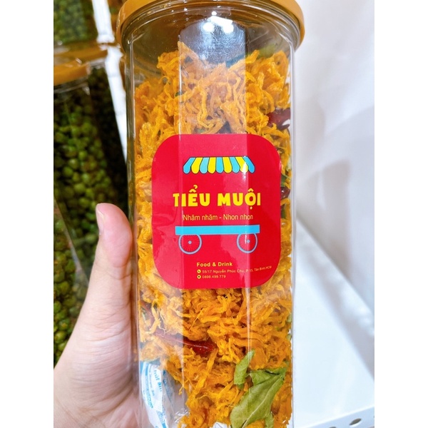 KHÔ GÀ LÁ CHANH ĐẬM ĐÀ NGON CAY VỪA PHẢI LON PET 300gr | BigBuy360 - bigbuy360.vn