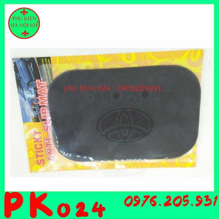 Thảm Chống Trượt Cho Xe Ô Tô 18x12cm Toyota