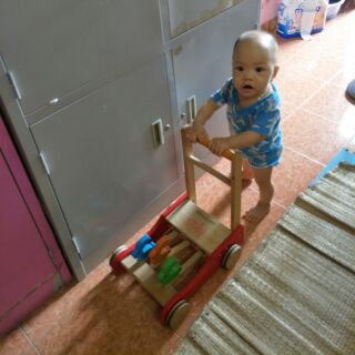 Xe tập đi cho bé