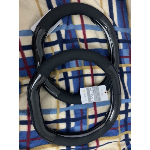 Bộc vô lăng Peugeot 2008/3008/5008 vân carbon đen