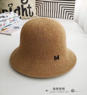 Mũ cói chữ M