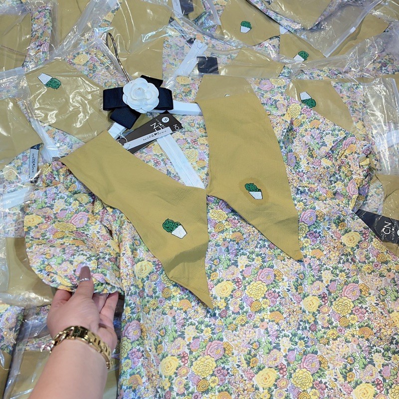 VÁY HOA NHÍ SUÔNG TAY BỒNG CỔ VÀNG