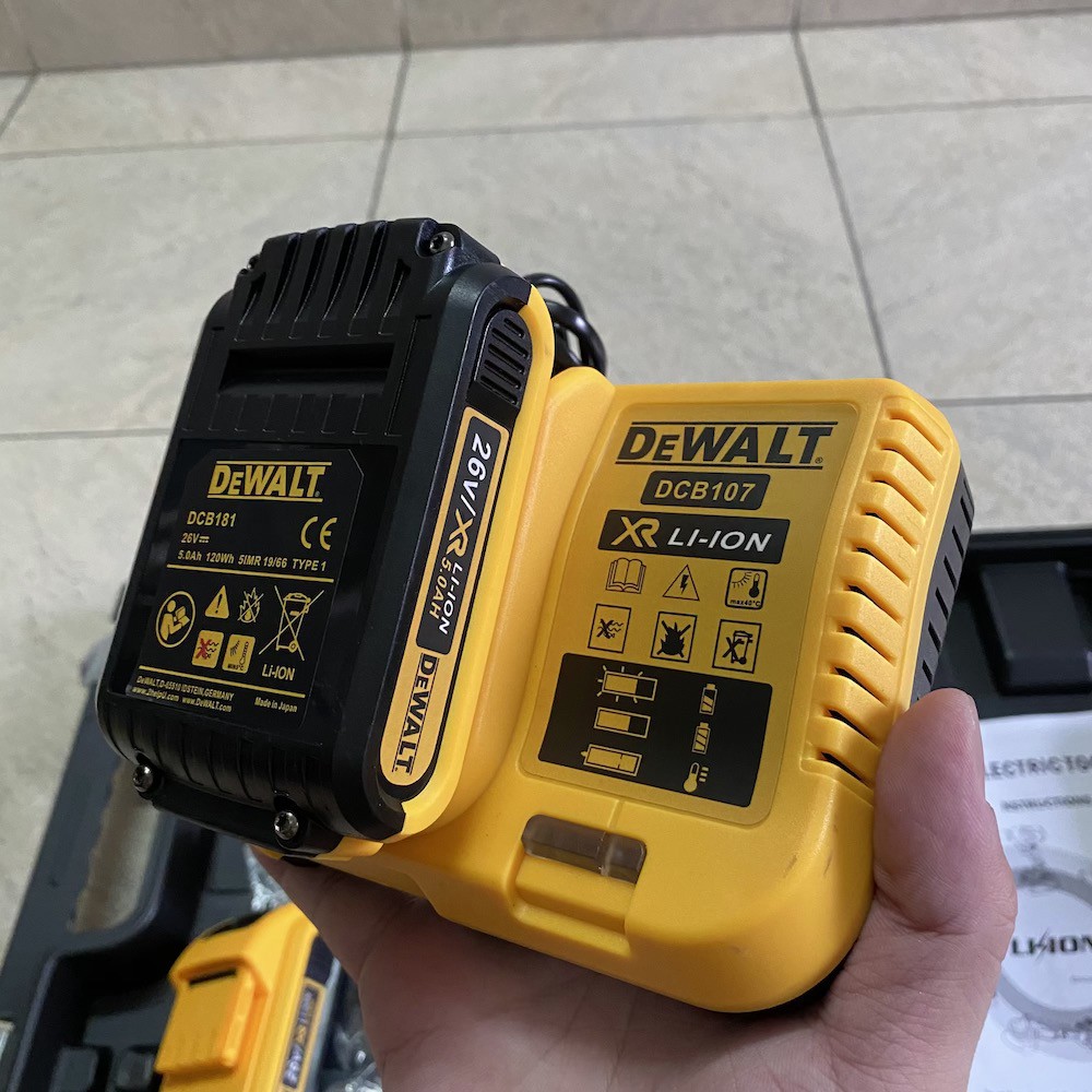 Khoan pin Dewalt 24V có búa, 2 pin kèm đế sạc pin/ 24 phụ kiện mũi các loại đi kèm