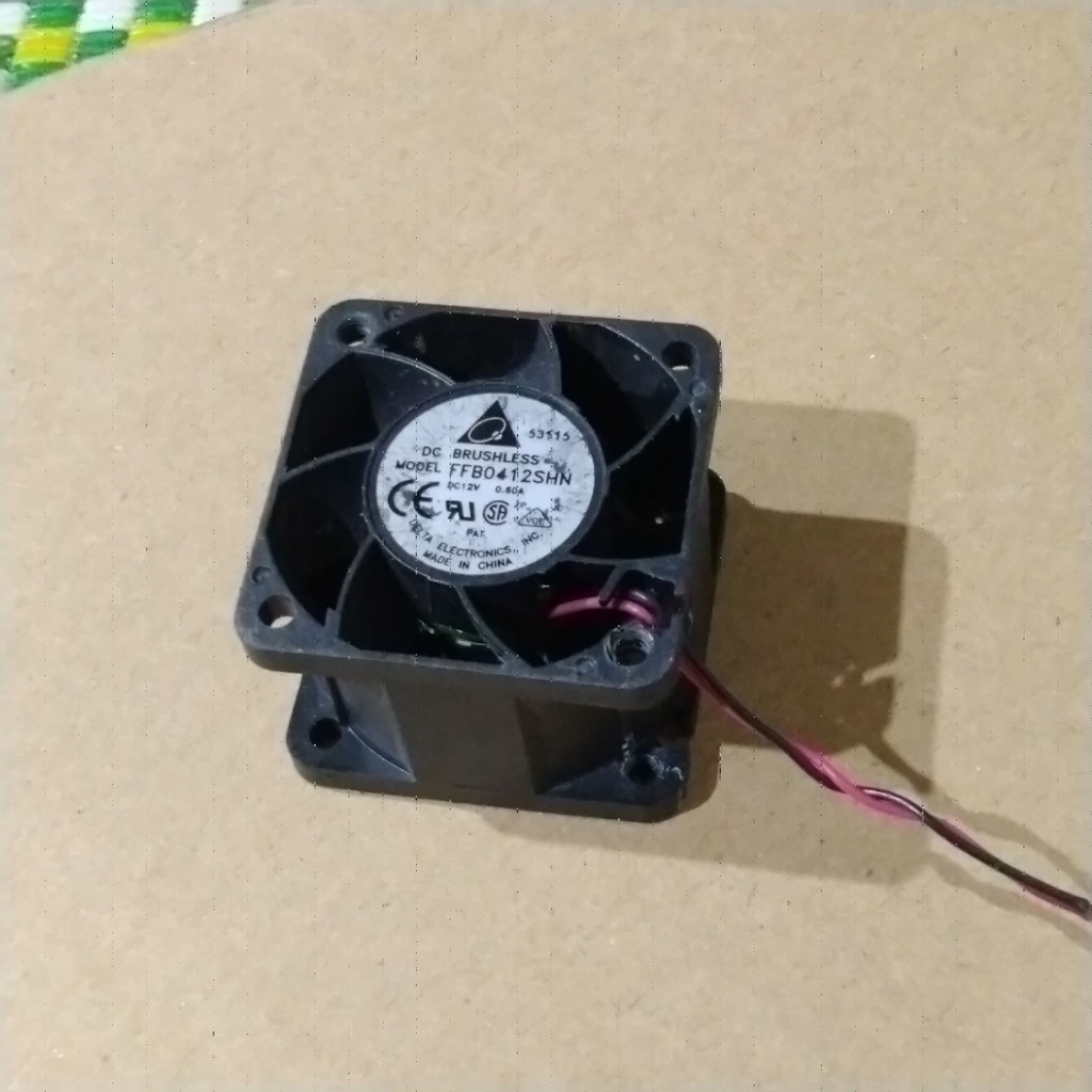 Quạt hút siêu mạnh. kích thước 40mm x 40mm x 28mm. 12v 0.60a ..