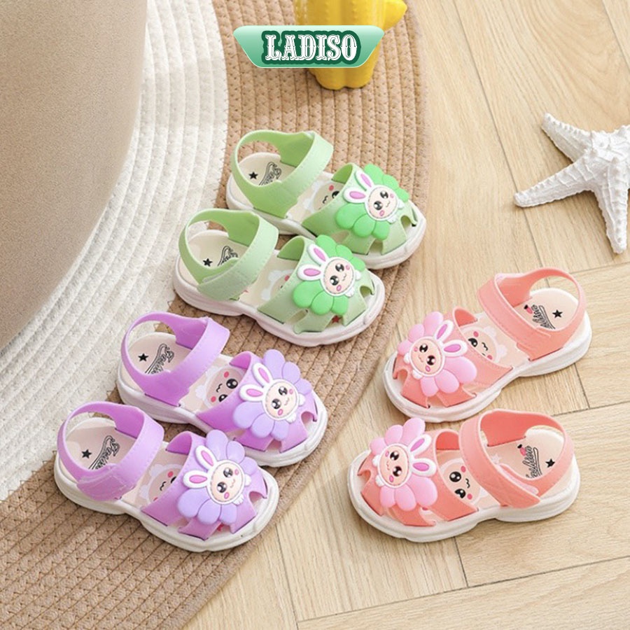 Giày bé gái hình thỏ LADISO cực dễ thương chất liệu mềm mại giúp bé đi rất êm chân và thoải mái TT402