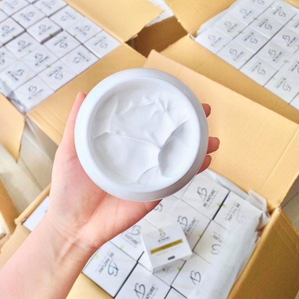 Kem dưỡng thể Whitening Body Velvet Be Nature 200g