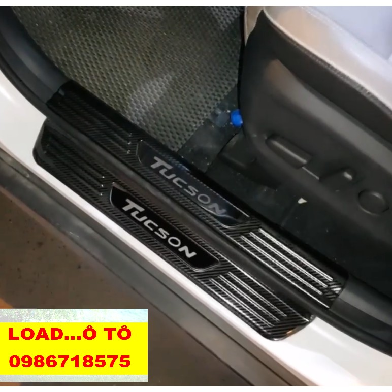 Ốp Bậc Cửa, Nẹp Bước Chân Trong Ngoài Xe Huyndai Tucson 2022-2018 Mẫu Vân Carbon Cao Cấp