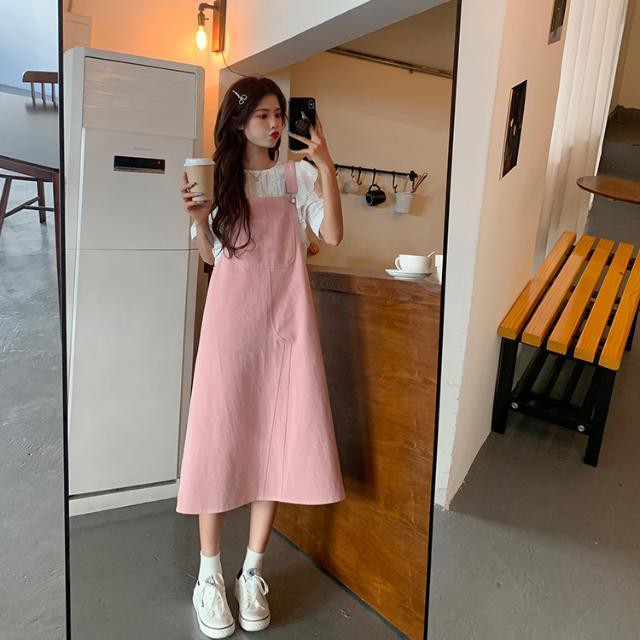 Váy lửng màu hồng mùa hè 2021 dây muối mới dài hot girl rán đồ dạo phố hai mảnh