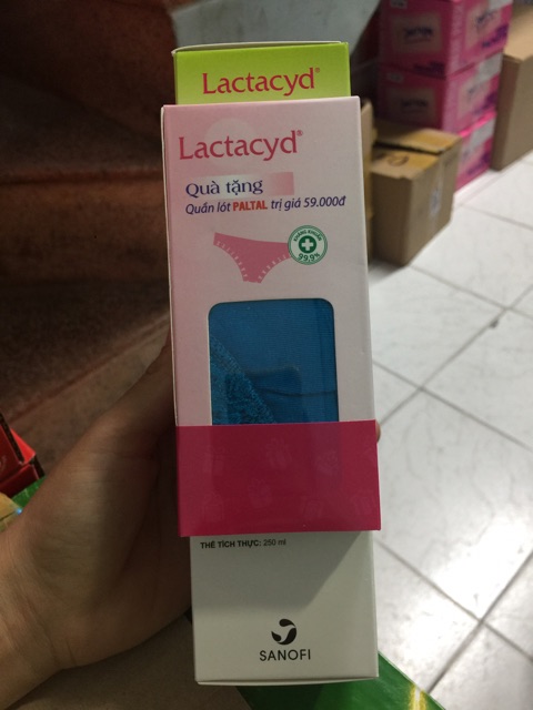 dung dich vệ sinh lactacyd trầu xanh 250ml