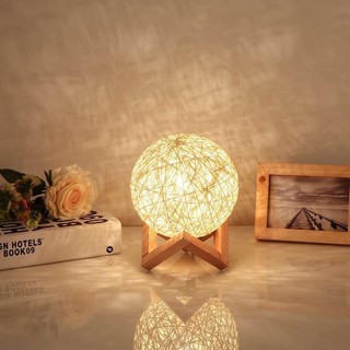 Đèn Ngủ - Đèn Để Bàn Hình Quả Cầu Mặt Trăng Tròn Đế Chân Gỗ