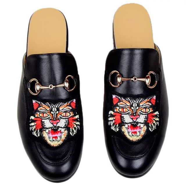 Giày Sục Nam Thêu Mặt Báo Đỏ Kiểu Dáng Hàn Quốc | BigBuy360 - bigbuy360.vn