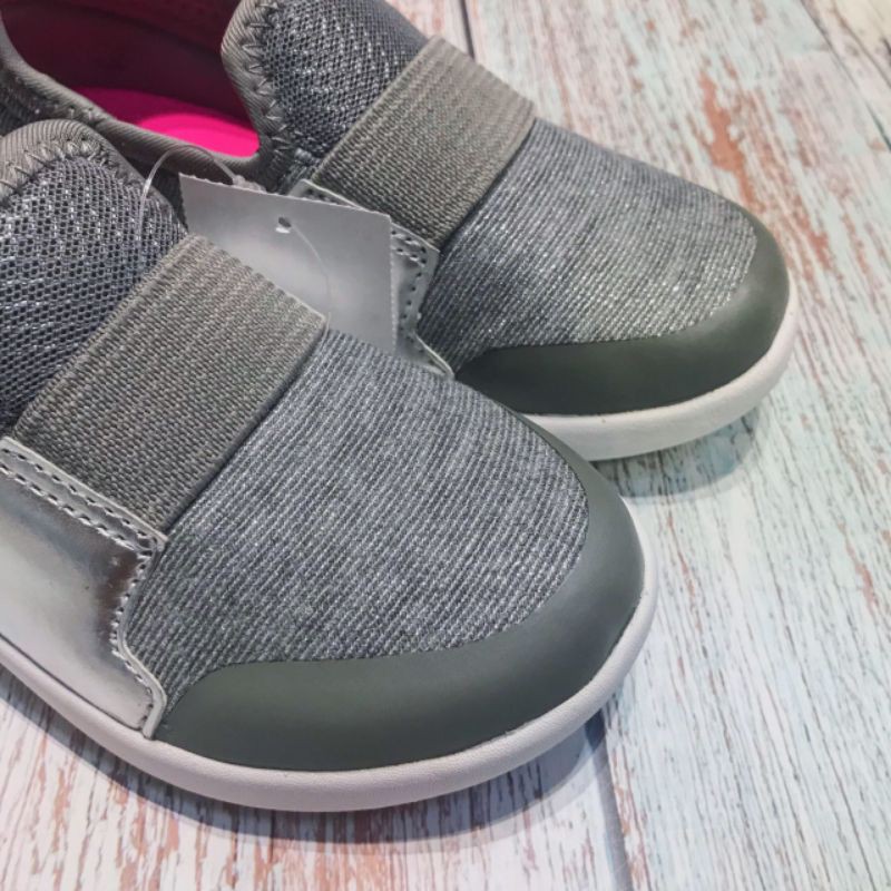 Giày xuất cho bé