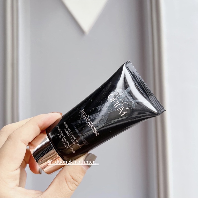 Tuýp dưỡng body lotion Ysl Opium có nhũ bling rất đẹp