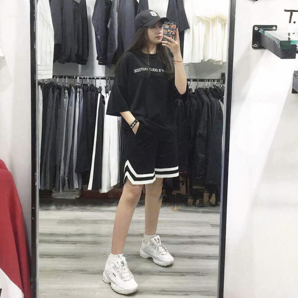 Quần đùi viền V, quần short unisex mặc nhóm chất thun mát - CUTEZOO | BigBuy360 - bigbuy360.vn