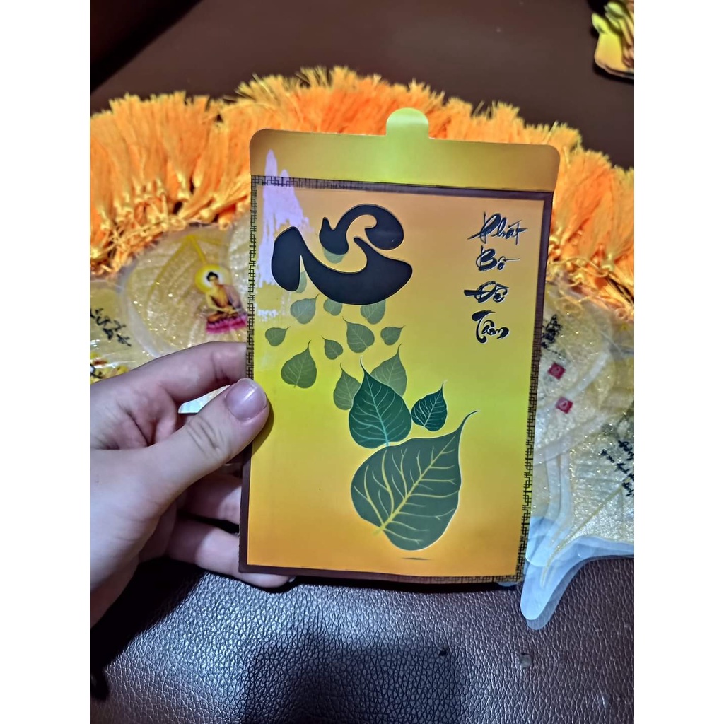 Lá bồ đề in hình màu chú tiểu, hình Phật và hình Quán thế âm Bồ tát