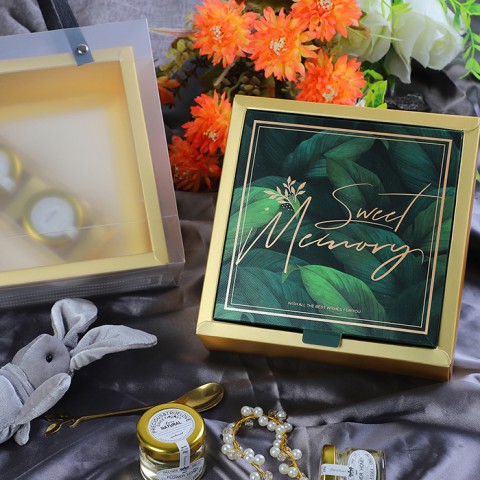 Hộp đựng quà sinh nhật giấy vuông kiểu nắp chìm kèm túi quà trong suốt, giấy rơm lót | BigBuy360 - bigbuy360.vn