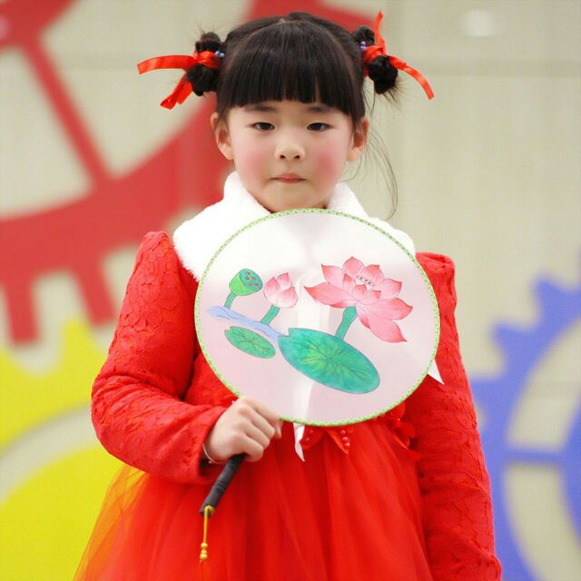 Quạt vải lụa tròn cổ trang, quạt hóa trang cosplay màu trắng