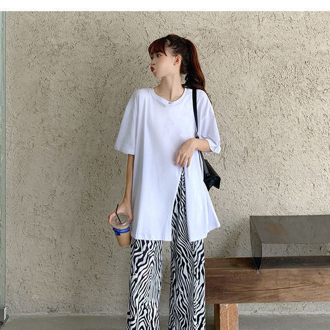 Set Áo Thun Ngắn Tay Xẻ Tà + quần ống rộng Họa Tiết Ngựa Vằn Phong Cách Hàn Quốc Mới Cho Nữ
