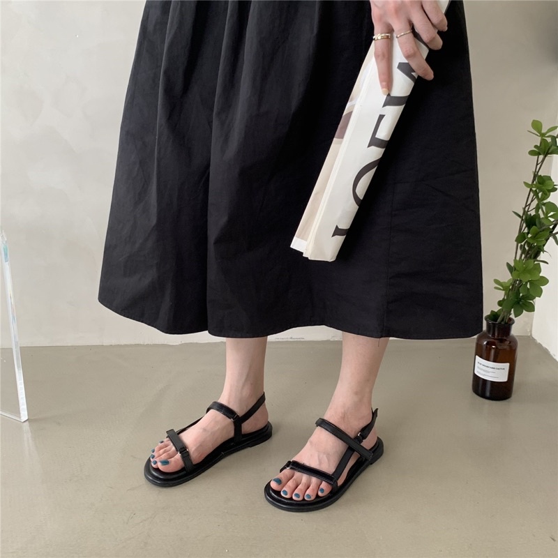 Giày sandals đế bệt quai ngang
