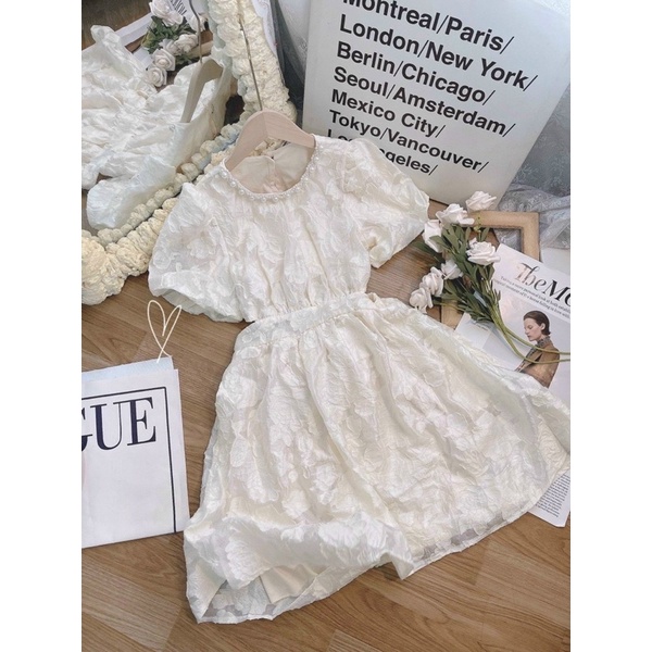 ĐẦM REN KEM CỔ NGỌC HỞ LƯNG