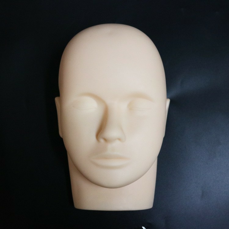 Đầu Manocanh học massage, nối mi trong spa, thẩm mỹ viện