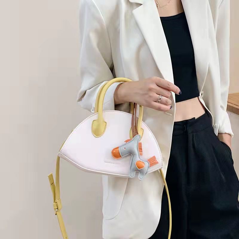 Túi đeo chéo Fashion móc ngựa thời trang