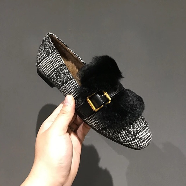 Giày kẻ mix lông lót cả lông luôn, chất lừ luôn nha các bạn ơi 😍 lên chân sang chảnh lắm ạ, full size 35-39 nha các bạn | BigBuy360 - bigbuy360.vn